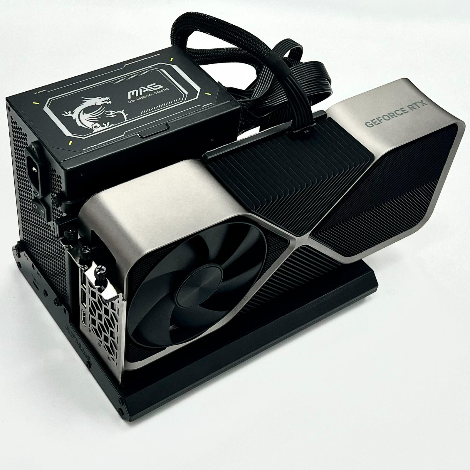 ADT Thunderbolt-5 PCIe 4.0 x4  - đánh giá và giá Thunderbolt 4 External Gpu Enclosure